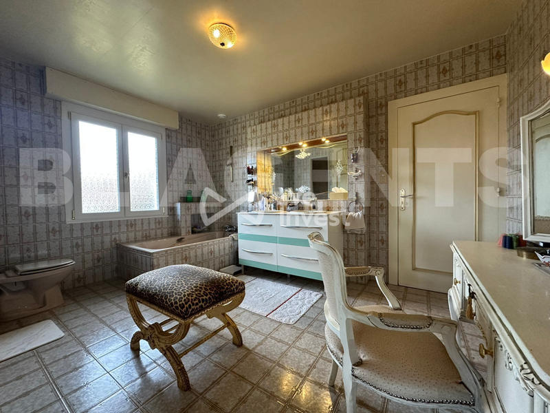 Maison - 270 m² - 8 pièces