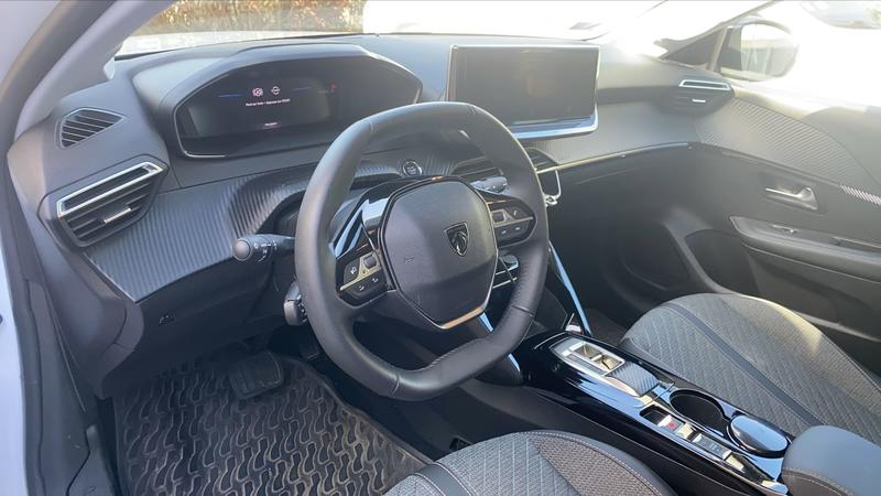 Peugeot E-208 136 50 kWh Business
