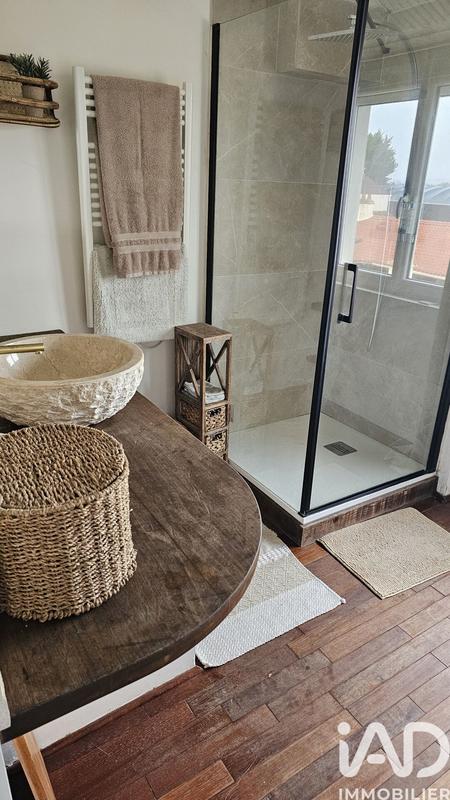 Maison - 205 m² - 9 pièces