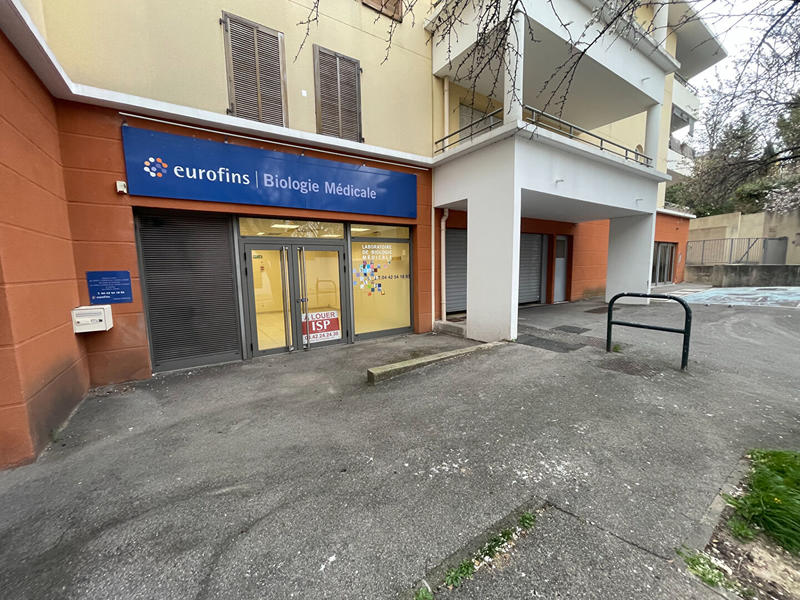 Local commercial - 114 m² - 4 pièces