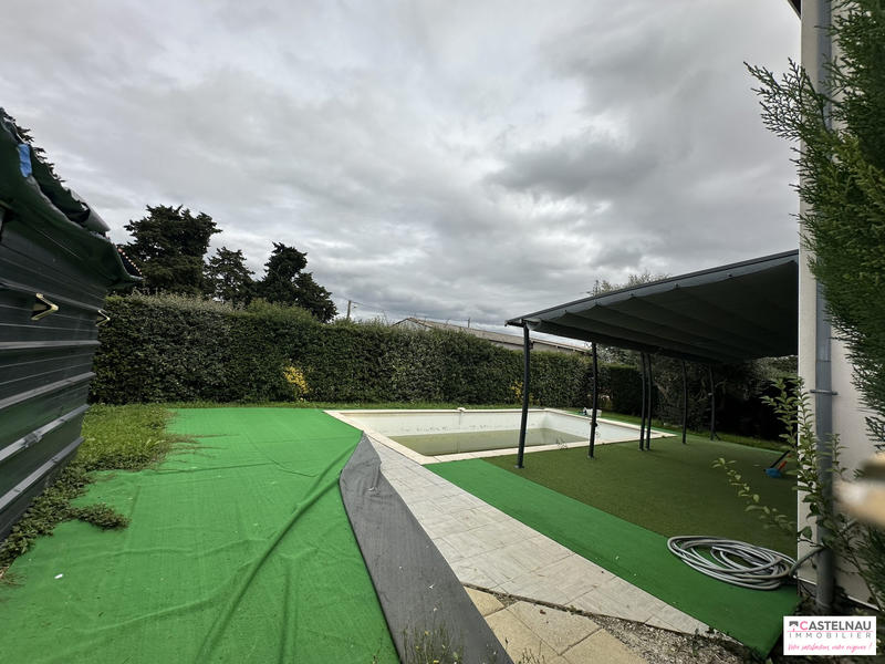 Maison traditionnelle - 240 m² - 8 pièces