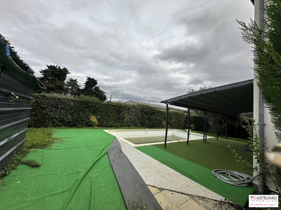 Maison traditionnelle - 240 m² - 8 pièces