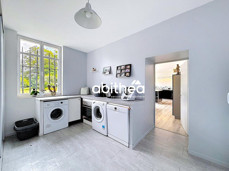 Maison - 331 m² - 10 pièces