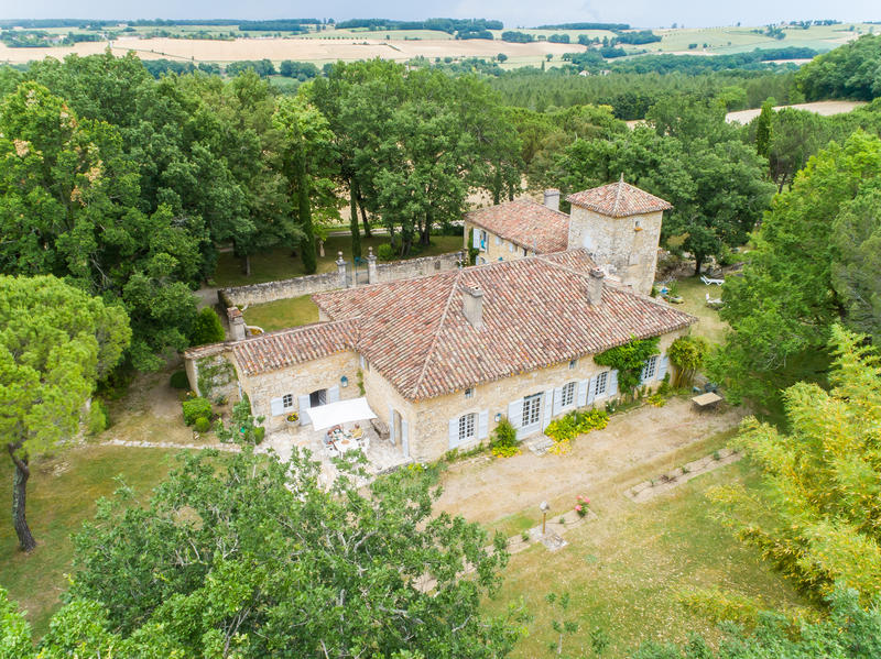 Maison - 428 m² - 15 pièces