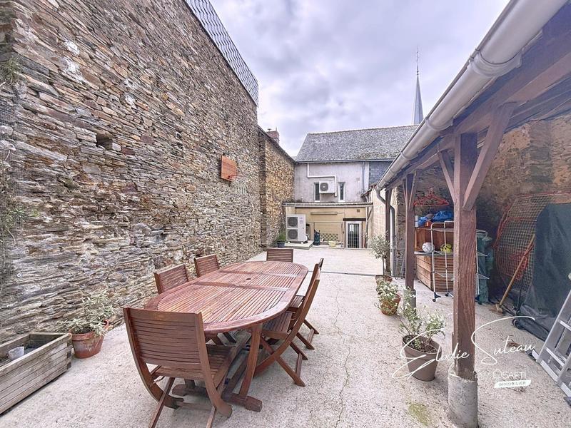 Maison - 166 m² - 8 pièces