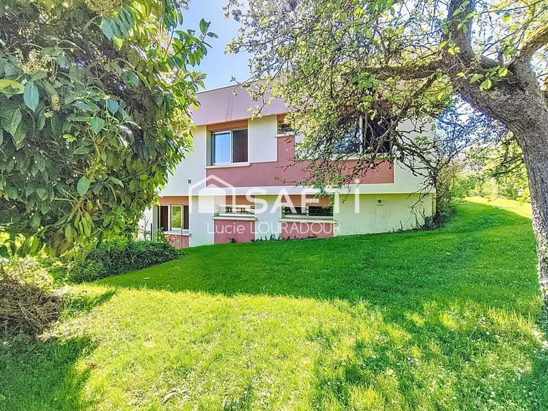 Maison - 257 m² - 11 pièces