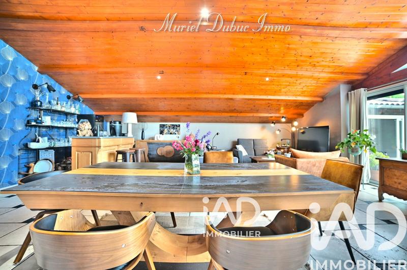 Maison - 239 m² - 8 pièces