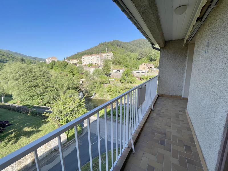 Appartement - 89 m² - 7 pièces