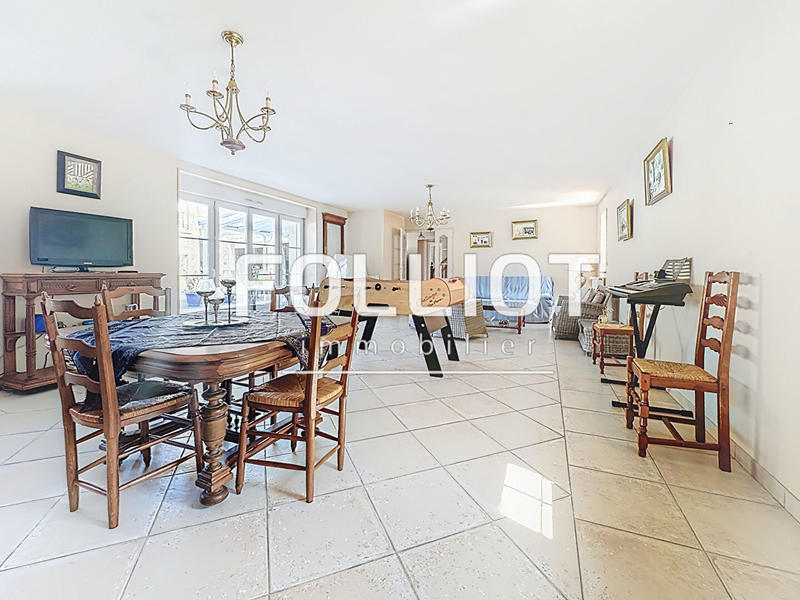 Maison - 302 m² - 16 pièces