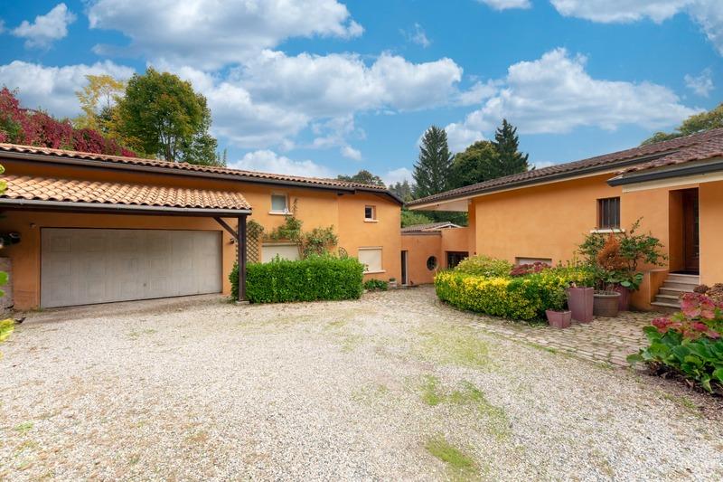Maison - 333 m² - 9 pièces