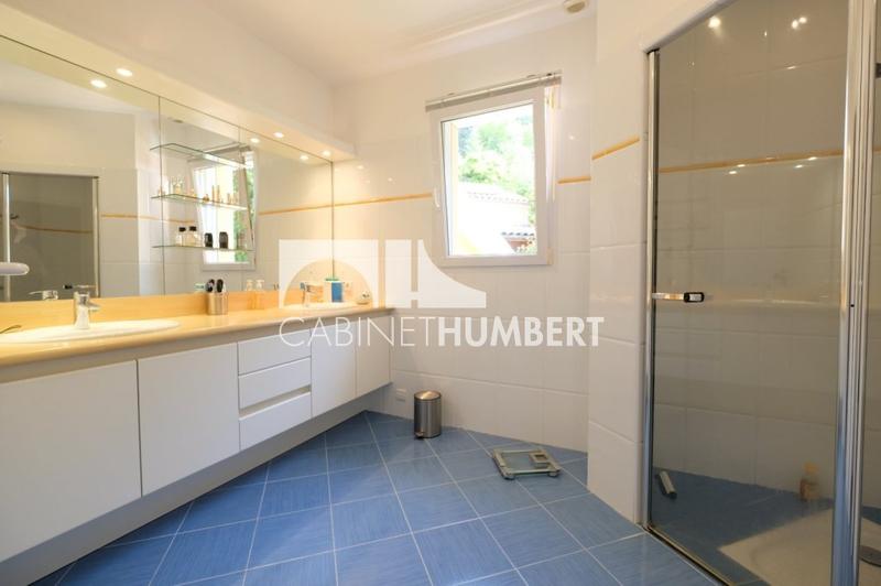 Maison - 220 m² - 7 pièces