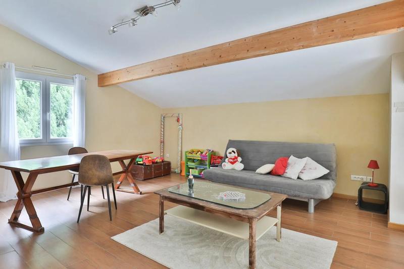 Maison - 220 m² - 5 pièces