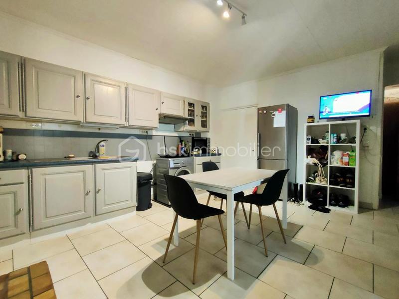 Maison - 241 m² - 7 pièces