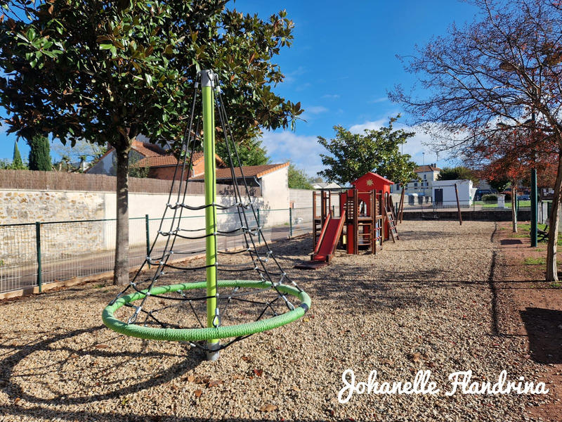 Maison - 420 m² - 8 pièces