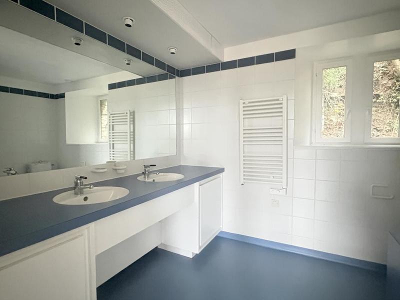 Maison - 216 m² - 7 pièces