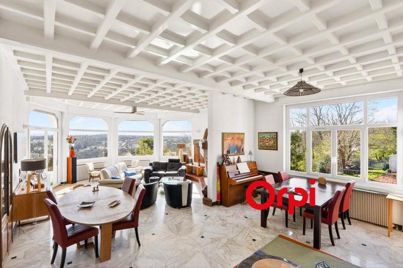 Maison - 343 m² - 6 pièces