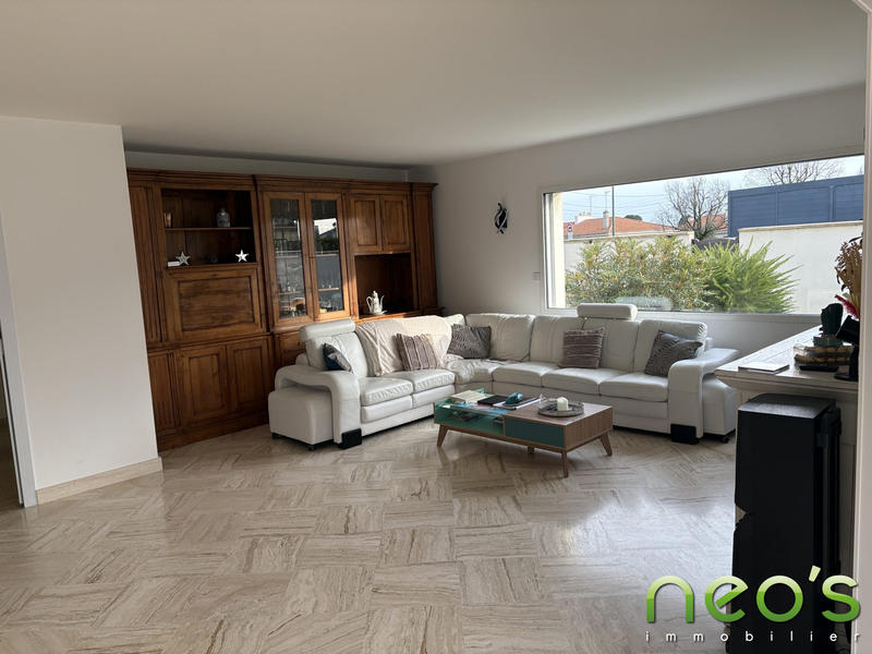 Villa - 216 m² - 9 pièces