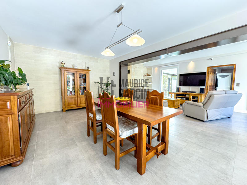 Maison - 212 m² - 6 pièces