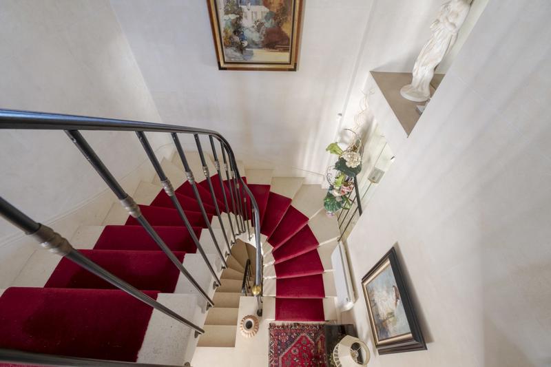 Maison - 224 m² - 7 pièces