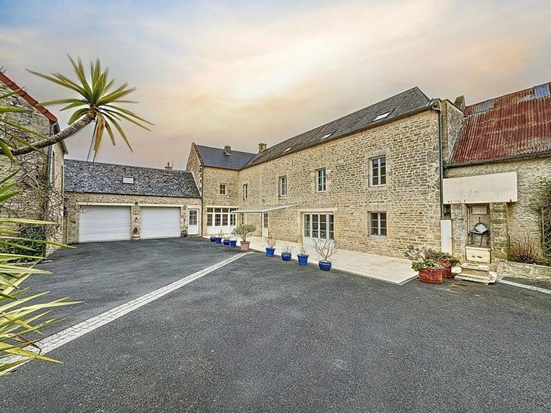 Propriété - 300 m² - 14 pièces