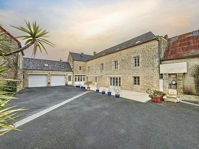 Propriété - 300 m² - 14 pièces