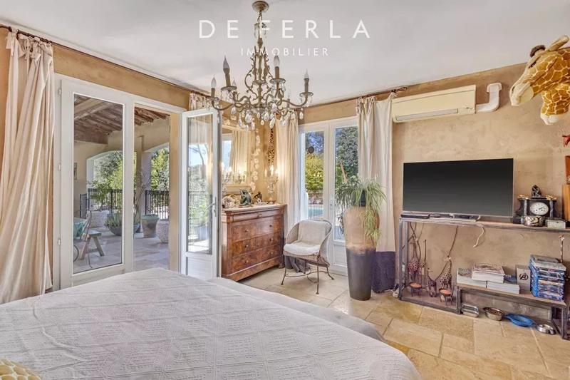 Villa - 250 m² - 9 pièces