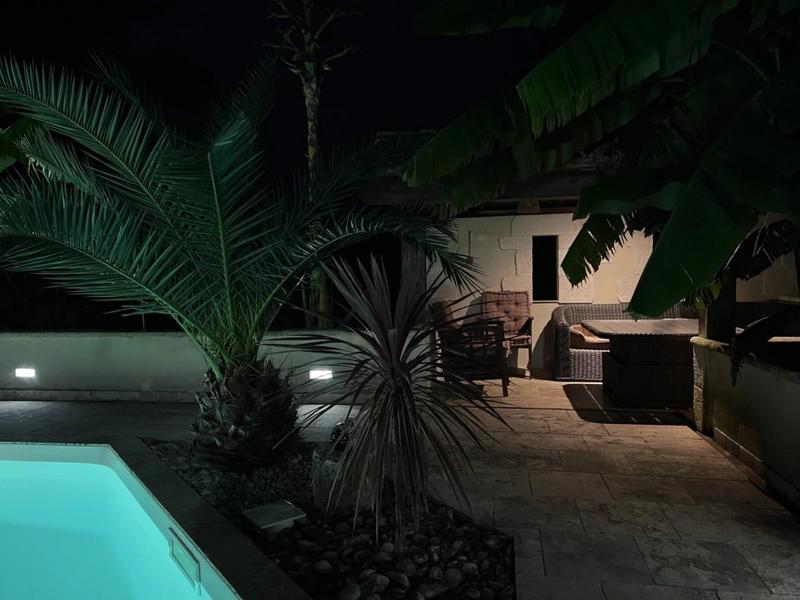 Maison - 240 m² - 8 pièces