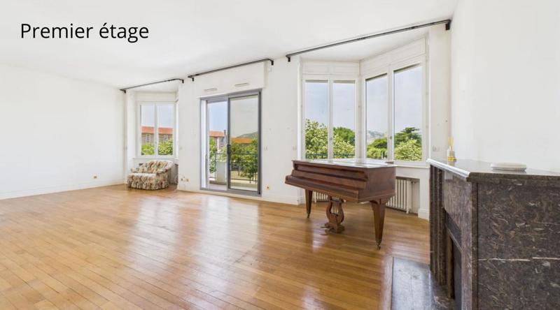 Maison - 300 m² - 11 pièces