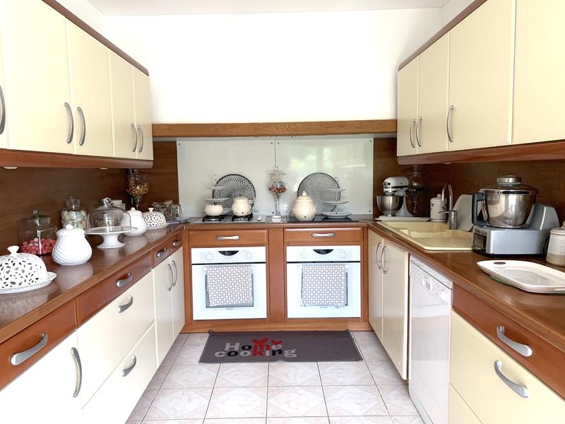 Maison - 245 m² - 6 pièces