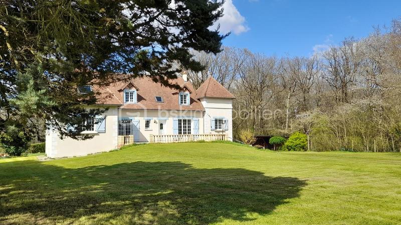 Maison traditionnelle - 225 m² - 8 pièces