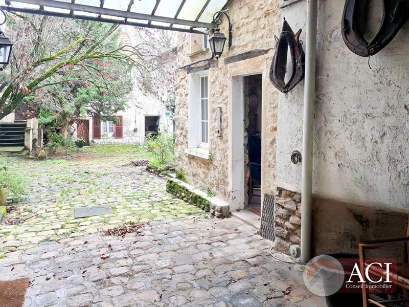 Maison - 280 m² - 5 pièces