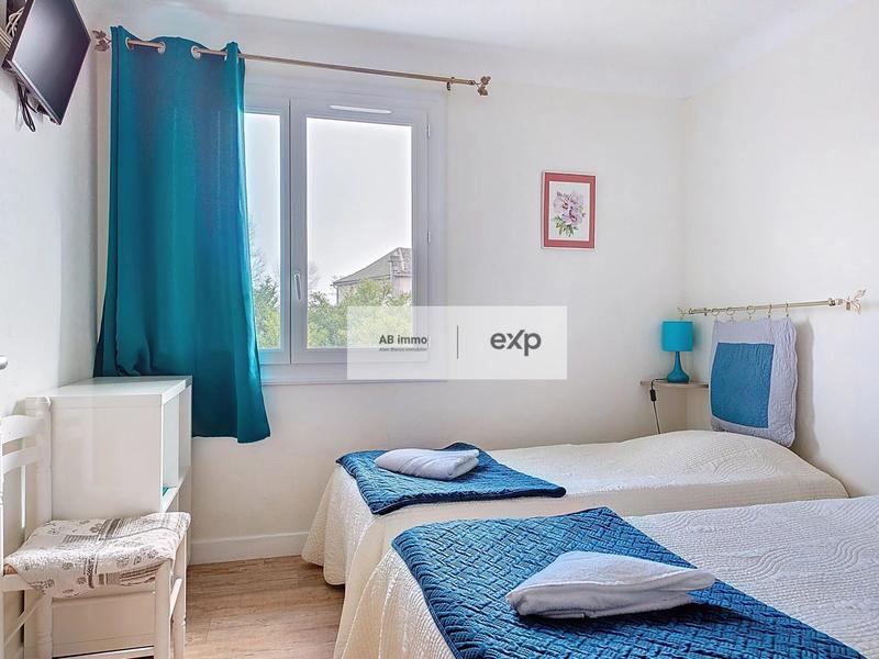 Maison - 250 m² - 13 pièces