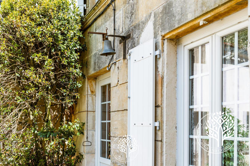 Maison - 435 m² - 16 pièces