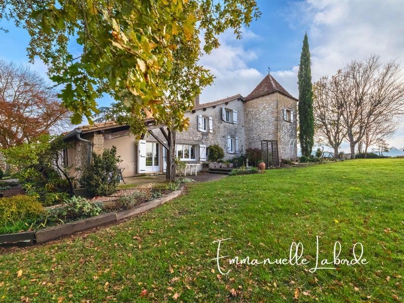 Propriété - 315 m² - 9 pièces