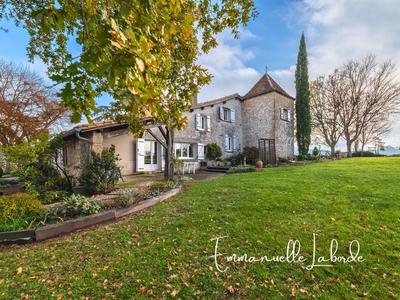 Propriété - 315 m² - 9 pièces