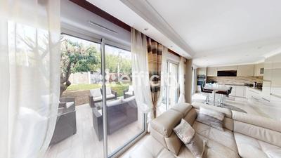 Maison - 235 m² - 6 pièces