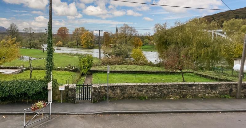 Maison - 250 m² - 8 pièces