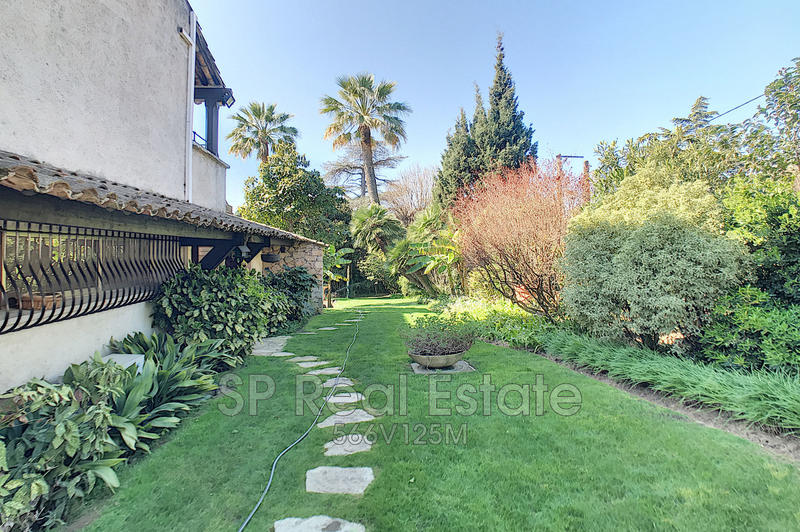 Maison - 380 m² - 10 pièces