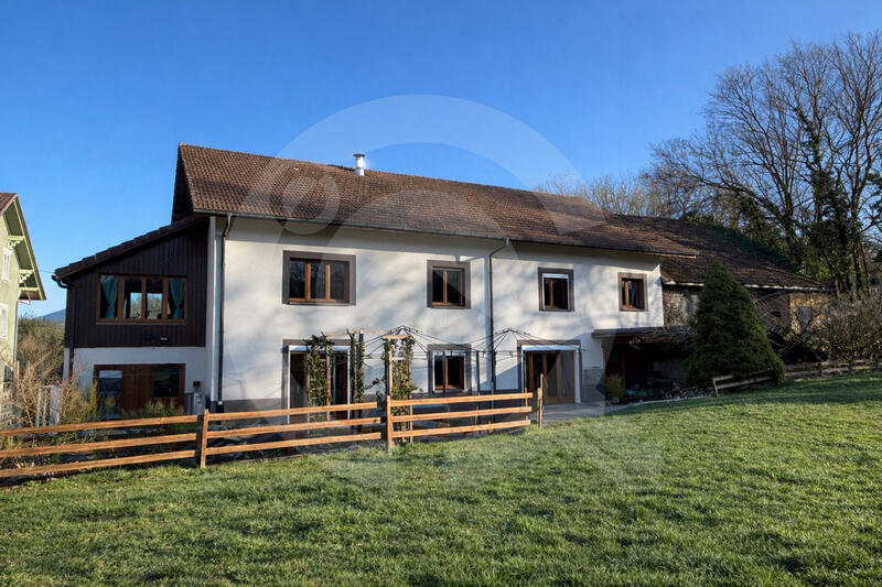 Maison - 275 m² - 8 pièces
