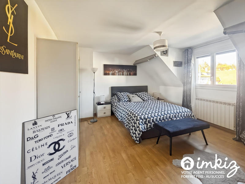 Maison - 213 m² - 9 pièces