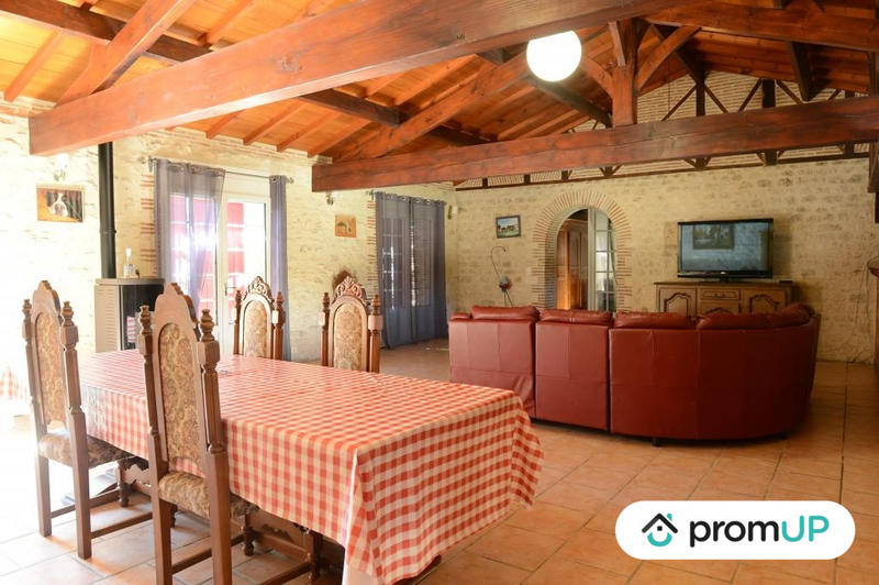 Maison - 780 m² - 18 pièces