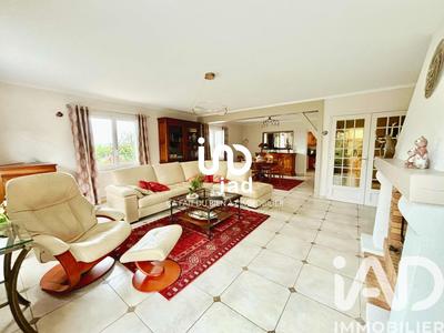 Maison - 220 m² - 8 pièces