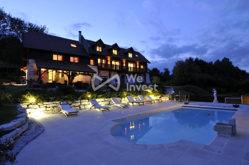 Maison - 344 m² - 8 pièces