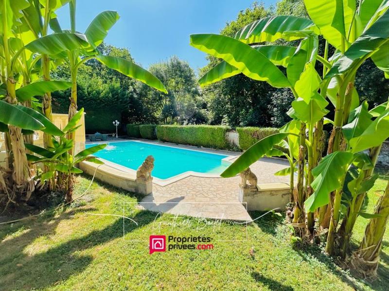 Maison - 300 m² - 11 pièces