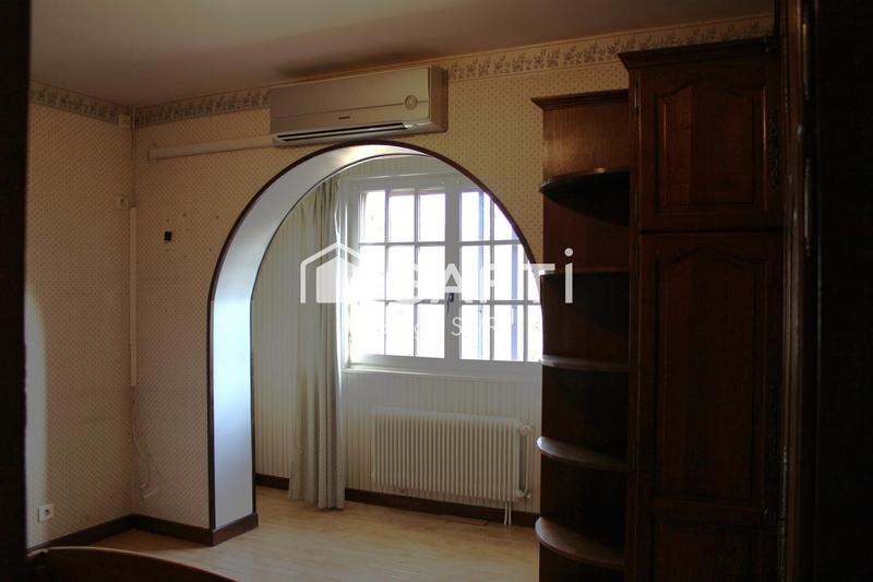 Maison - 186 m² - 9 pièces