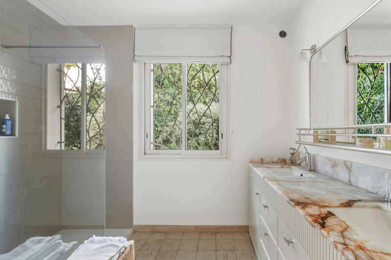 Villa - 277 m² - 9 pièces