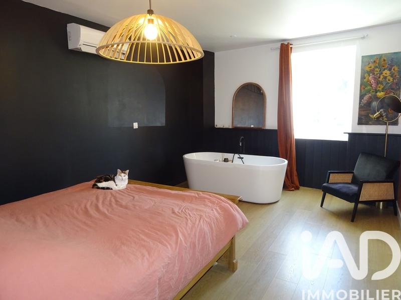 Maison - 340 m² - 8 pièces