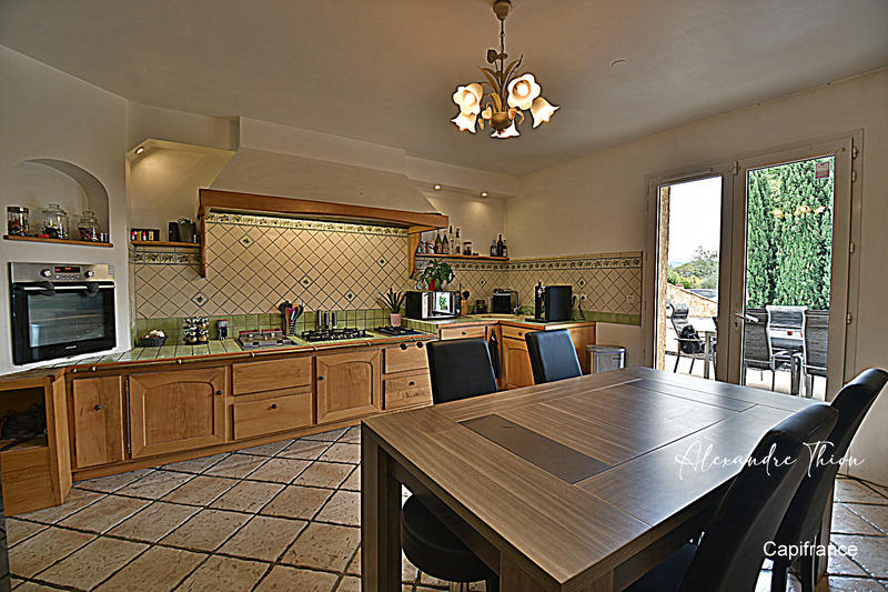 Maison - 330 m² - 10 pièces