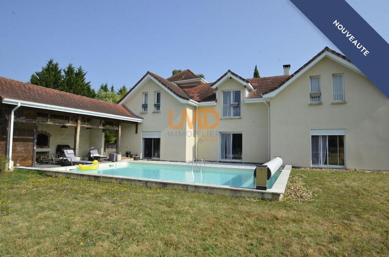 Propriété - 215 m² - 11 pièces