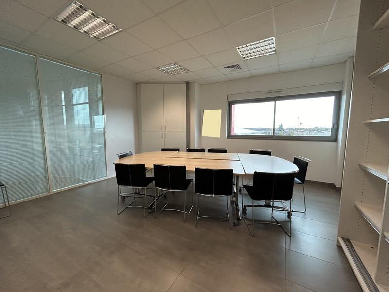 Bureau - 900 m²